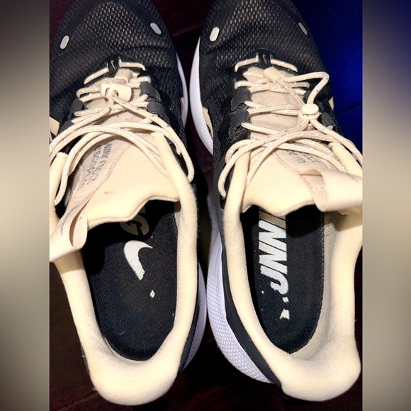Nike React Escape Run Custom Road Running Sneaker Women’s 9.5. Black/Neutral - Picture 3 of 9